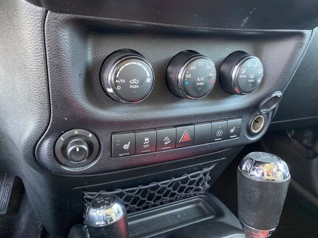 Used 2015 Jeep Wrangler Unlimited Rubicon image 13