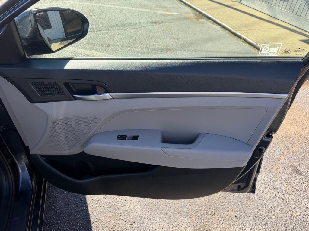 Used 2020 Hyundai Elantra SE FWD image 32