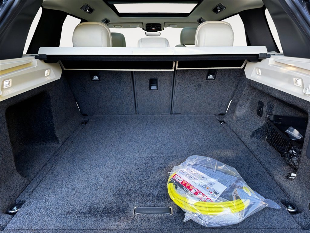 New 2025 Land Rover Range Rover SE image 18