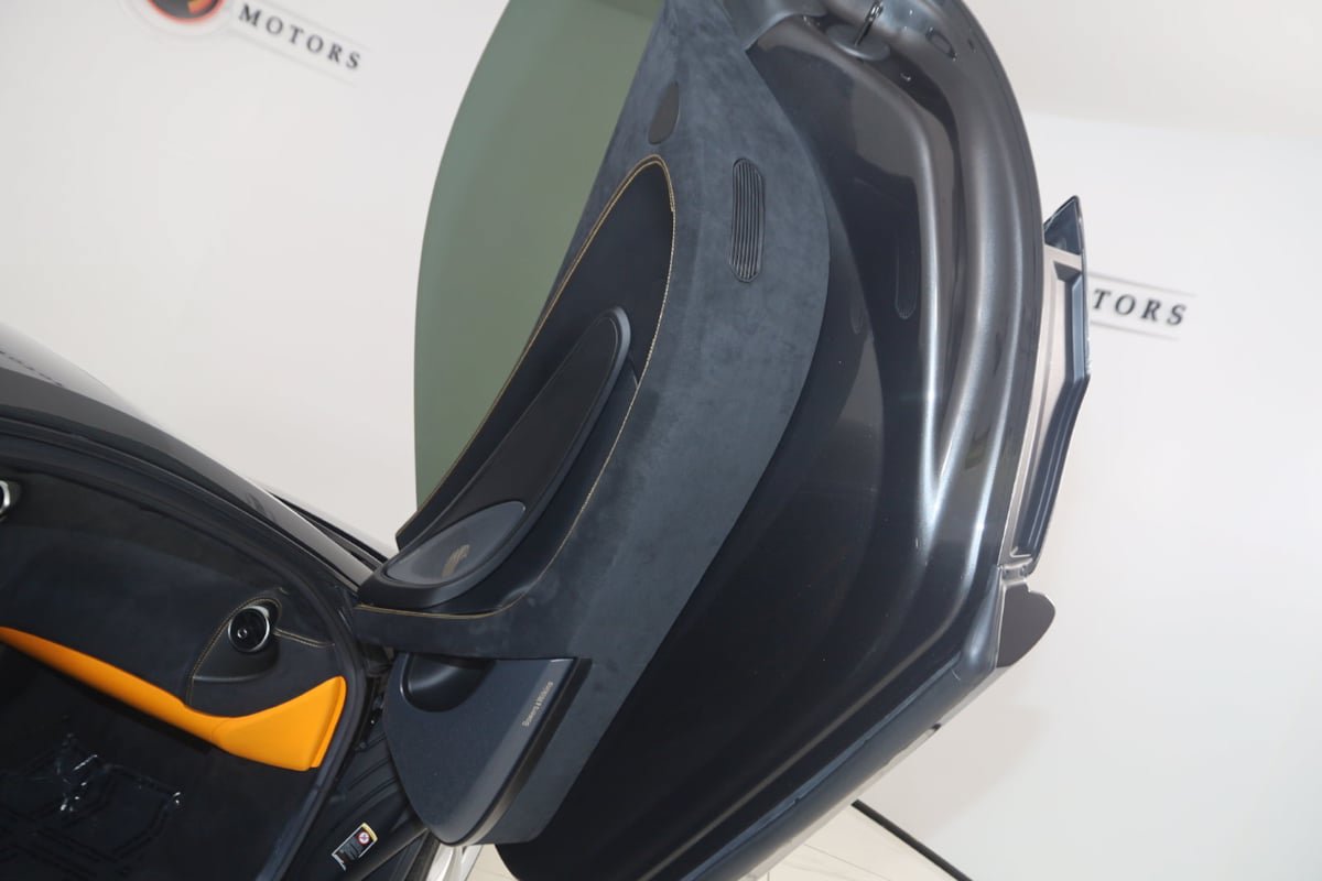 Used 2020 McLaren 570S Coupe RWD image 18