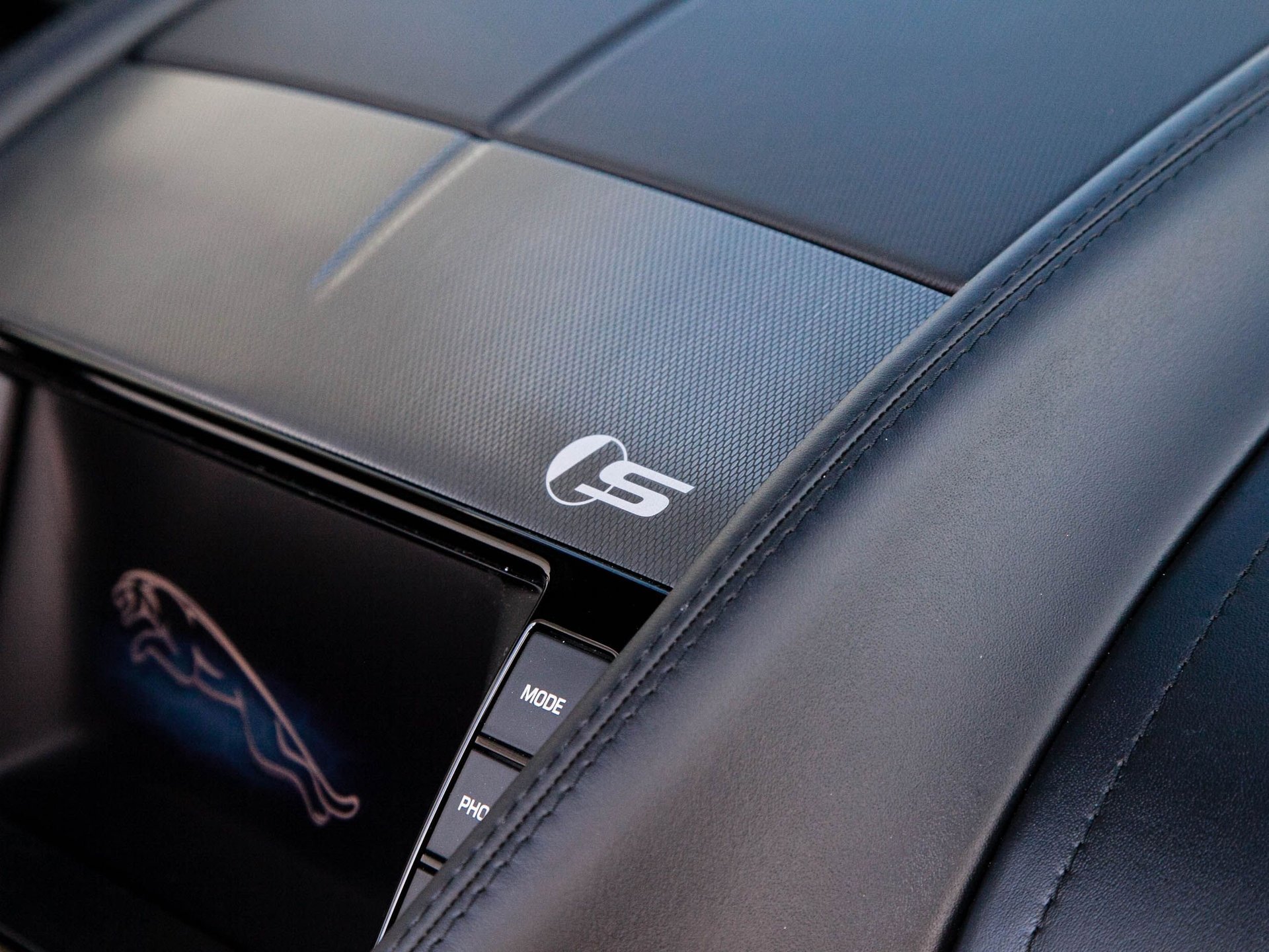 Used 2015 Jaguar F-TYPE S image 17