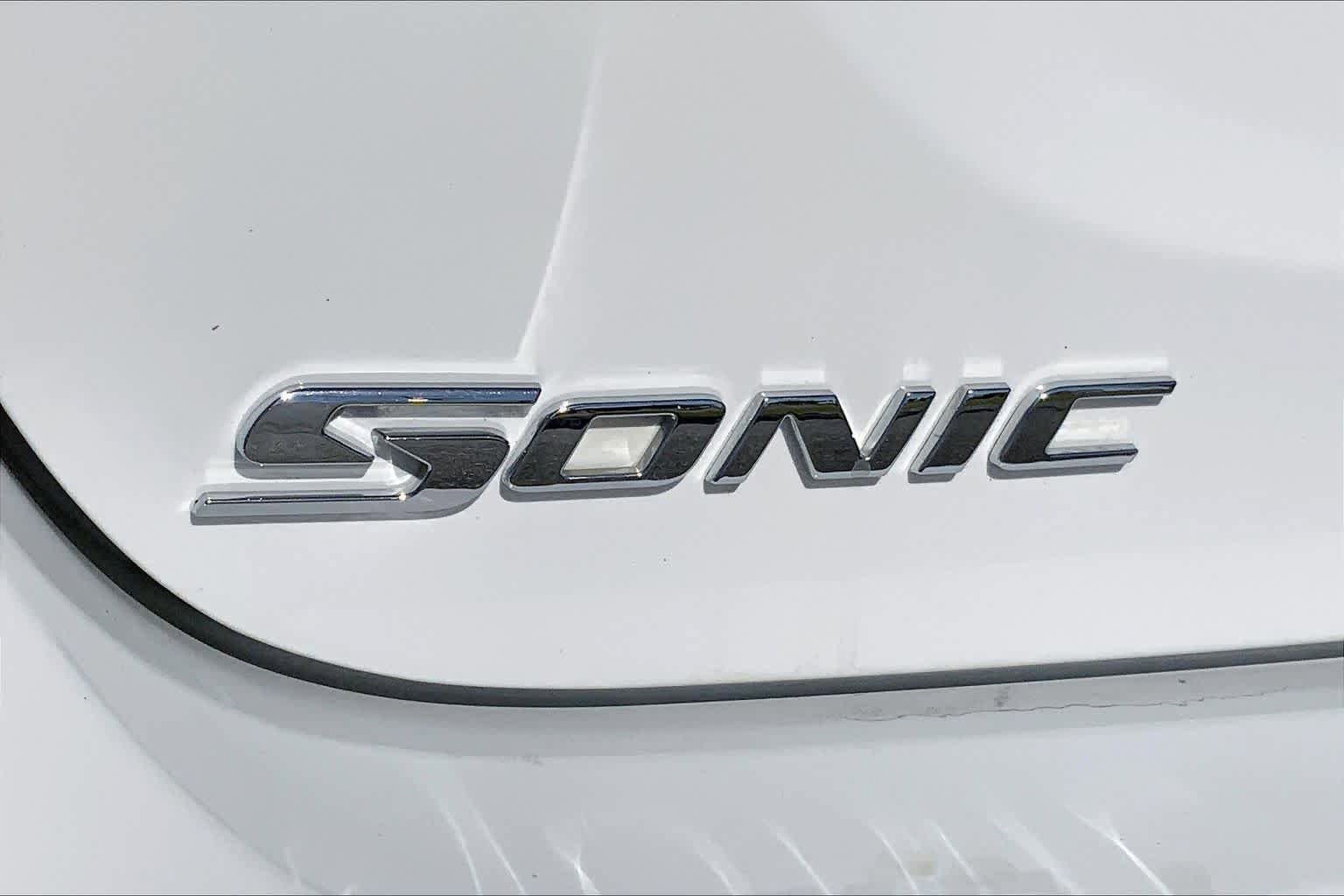 Used 2019 Chevrolet Sonic LT FWD image 30