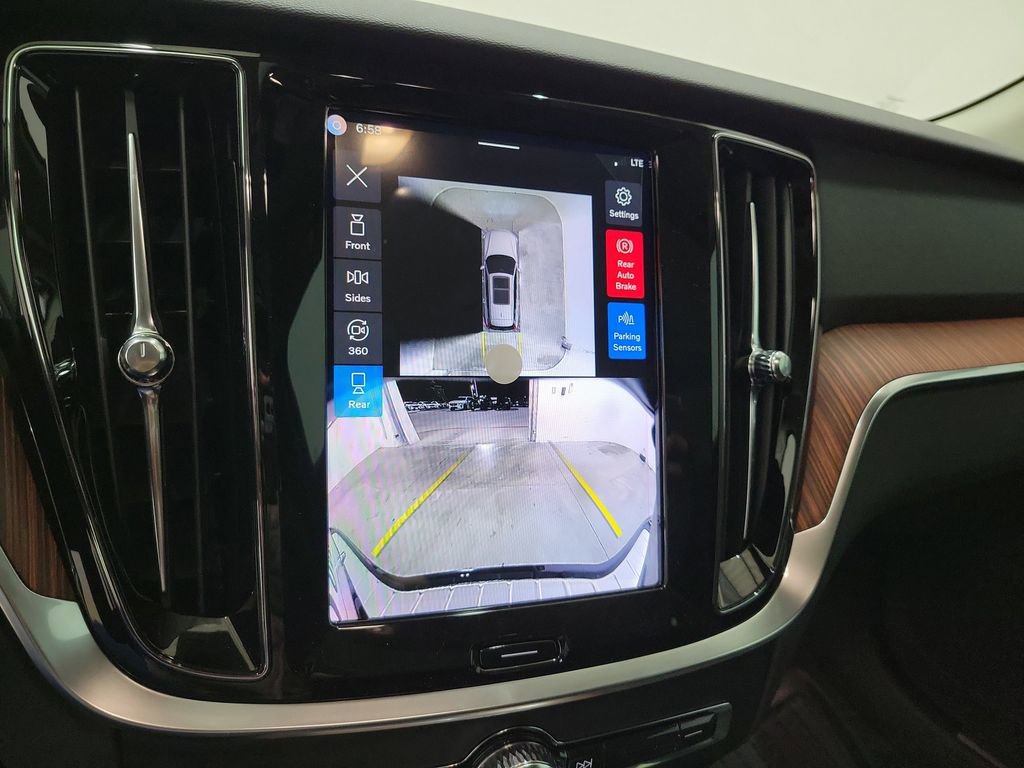 New 2026 Volvo V60 B5 Cross Country Plus w/ Protection Package Premier image 28