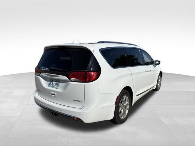 Used 2017 Chrysler Pacifica Limited w/ UConnect Theater Package FWD image 3