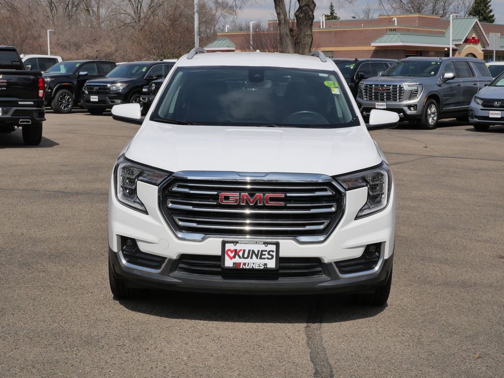 Used 2024 GMC Terrain SLT AWD/4WD image 2