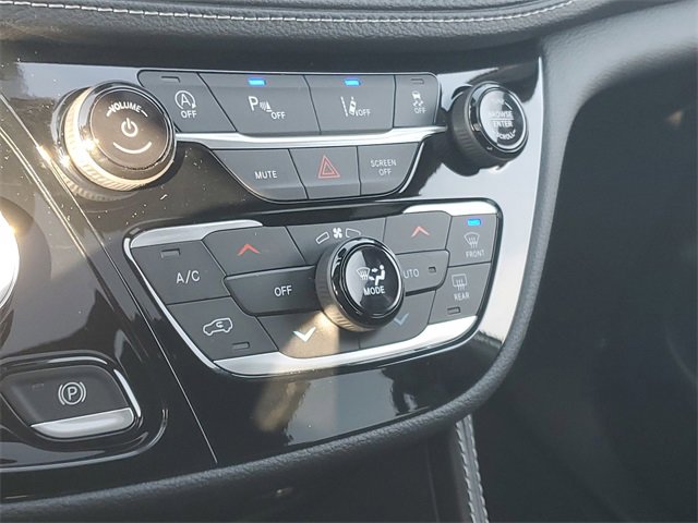 New 2026 Chrysler Pacifica Limited w/ Uconnect Theater Family Group image 31
