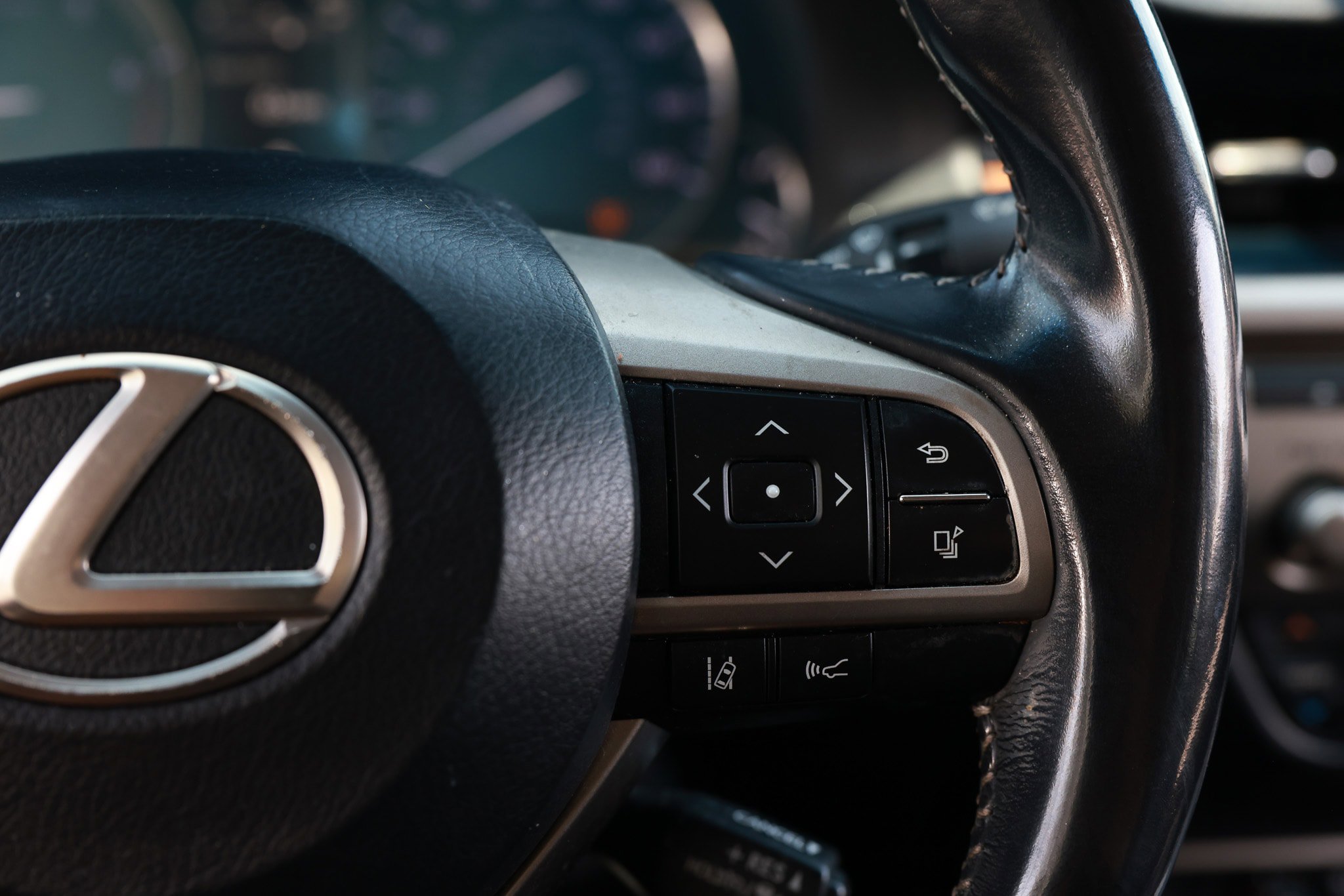 Used 2016 Lexus ES 350 w/ Luxury Package w/Wood Trim FWD image 31