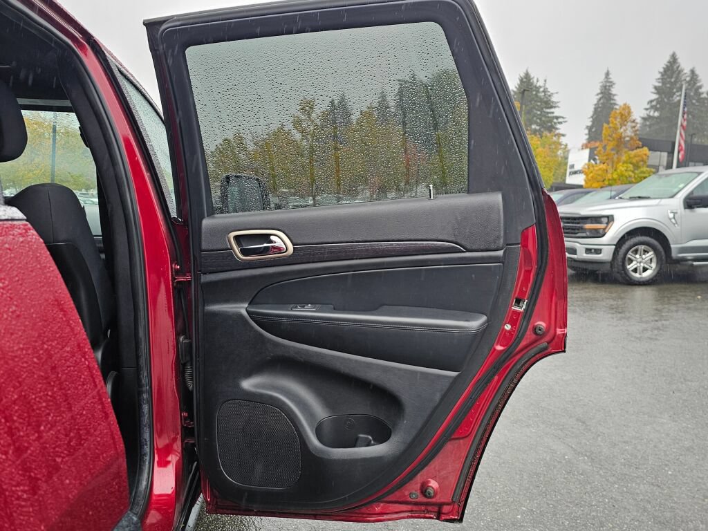 Used 2014 Jeep Grand Cherokee Laredo w/ Security & Convenience Group AWD/4WD image 30