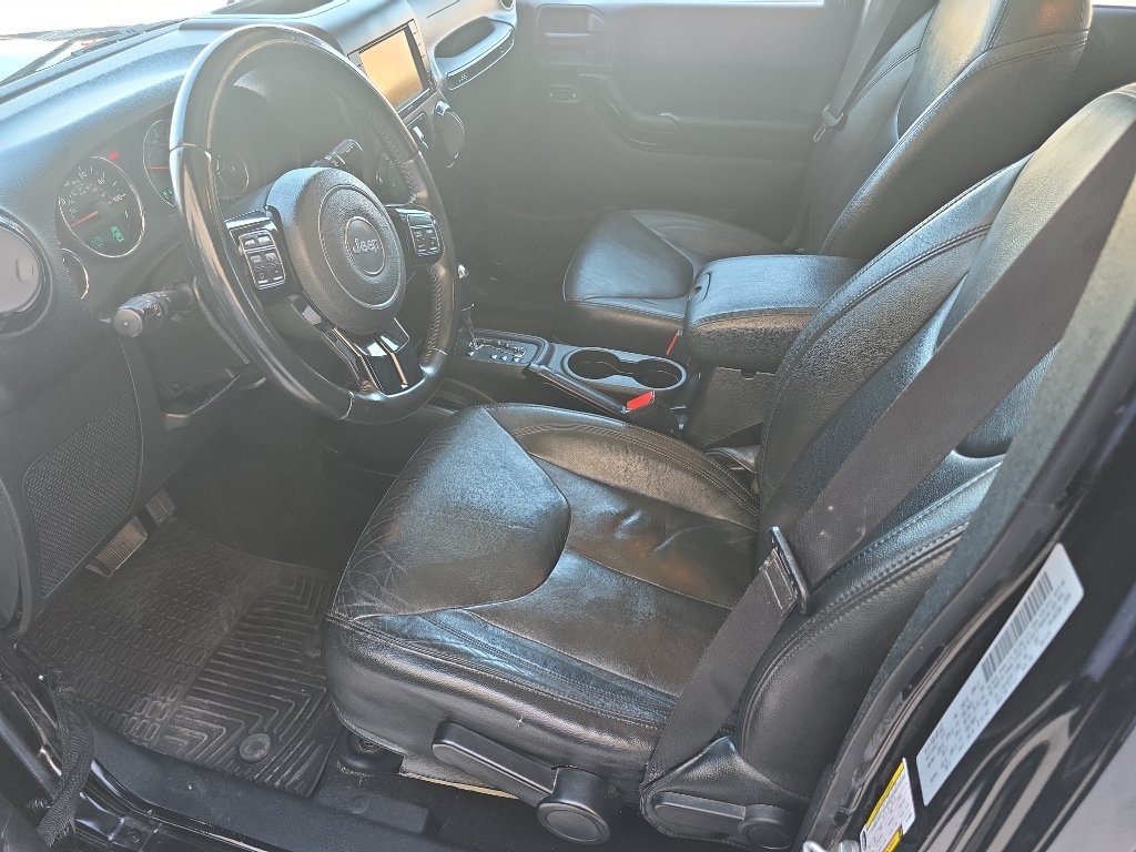 Used 2015 Jeep Wrangler Unlimited Sahara AWD/4WD image 13