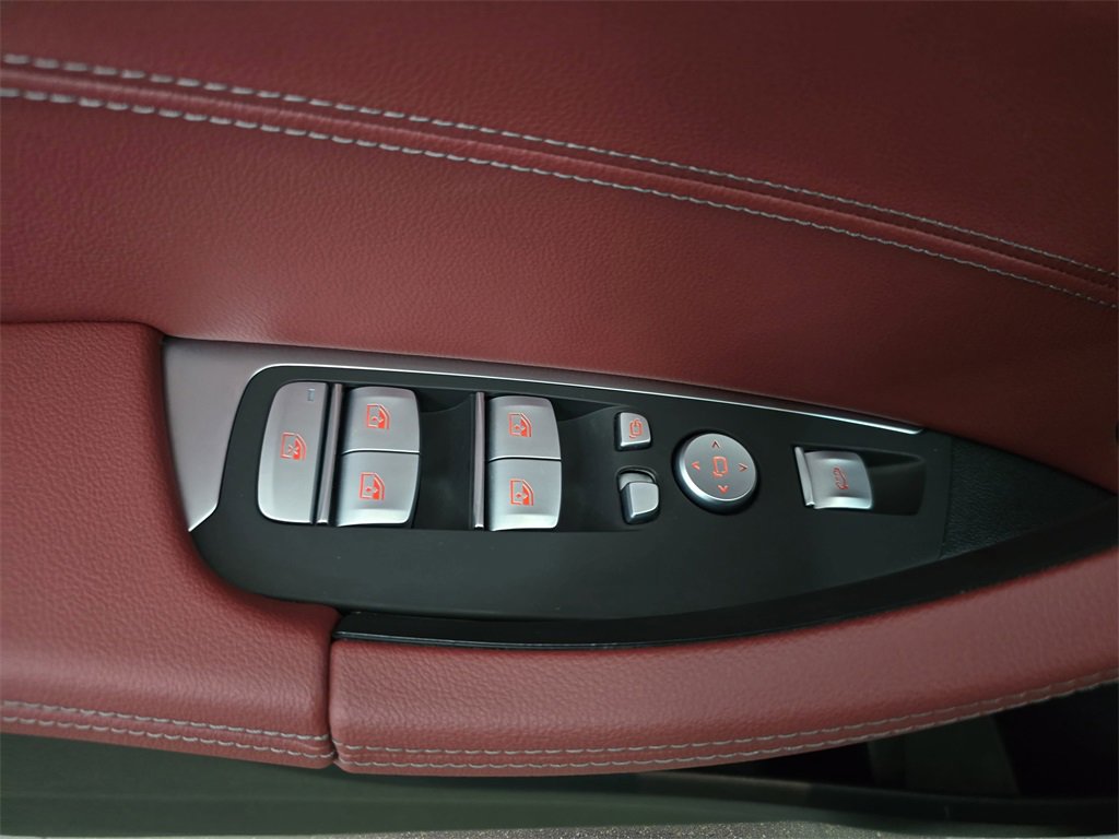 Used 2025 BMW X4 M40i w/ Premium Package image 30