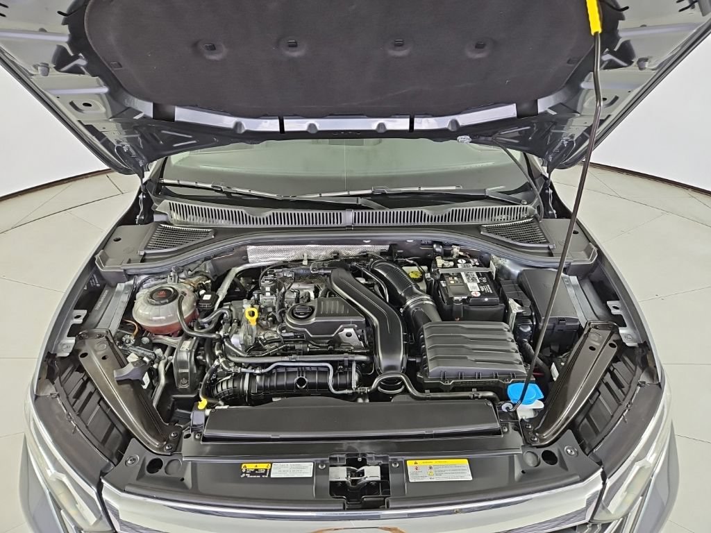 Used 2023 Volkswagen Jetta SE w/ Panoramic Sunroof Package FWD image 6
