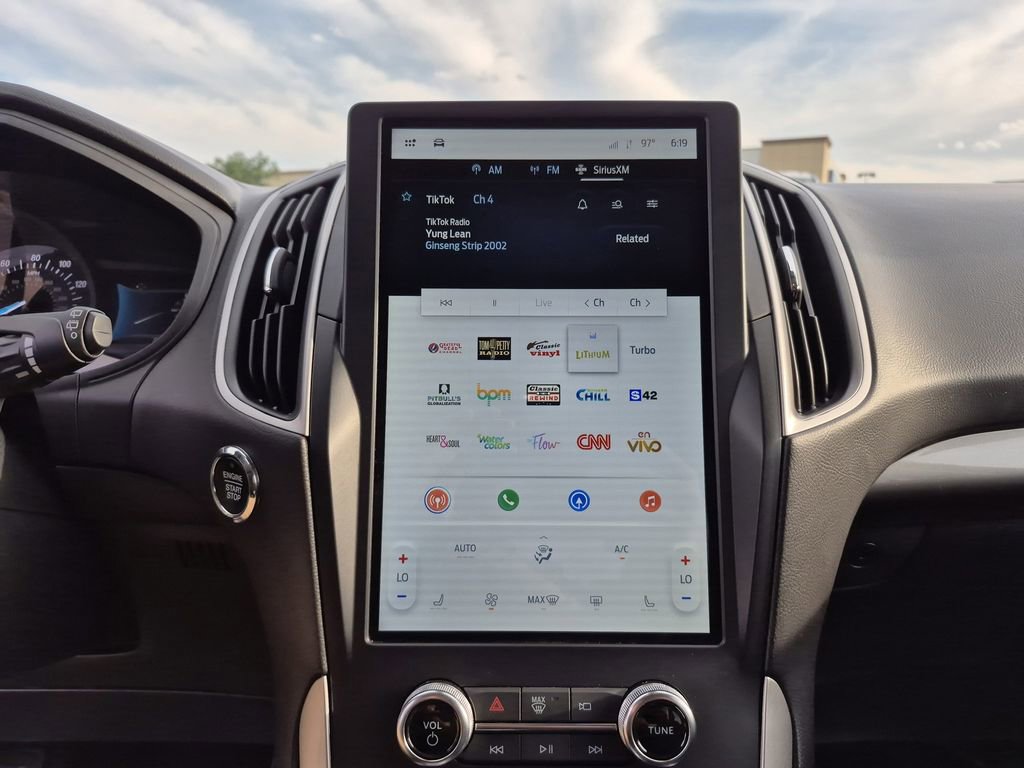 Used 2024 Ford Edge SEL image 9