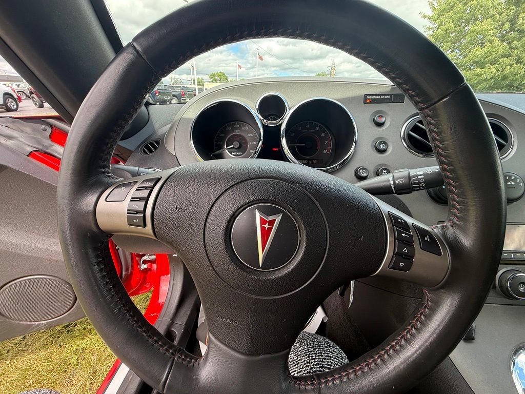 Used 2007 Pontiac Solstice GXP w/ Premium Package RWD image 11