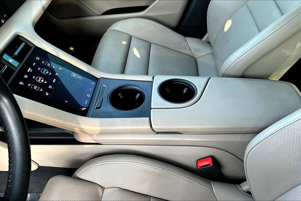 Used 2021 Porsche Taycan image 18