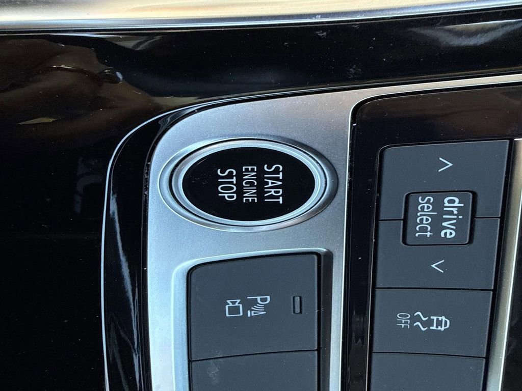 Used 2022 Audi Q8 Premium Plus image 28