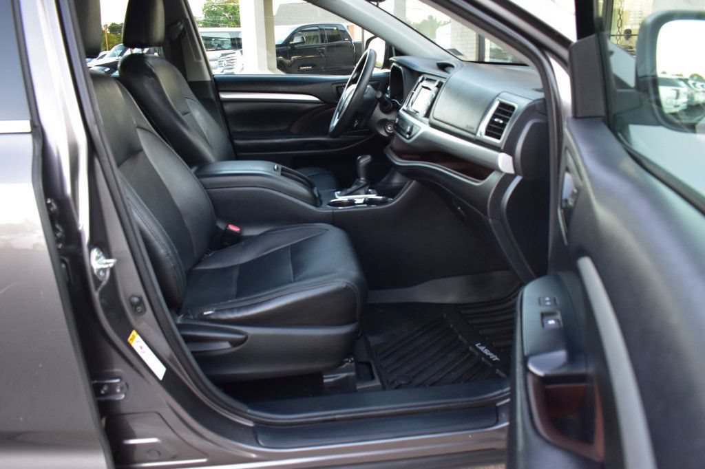 Used 2014 Toyota Highlander LE FWD image 14