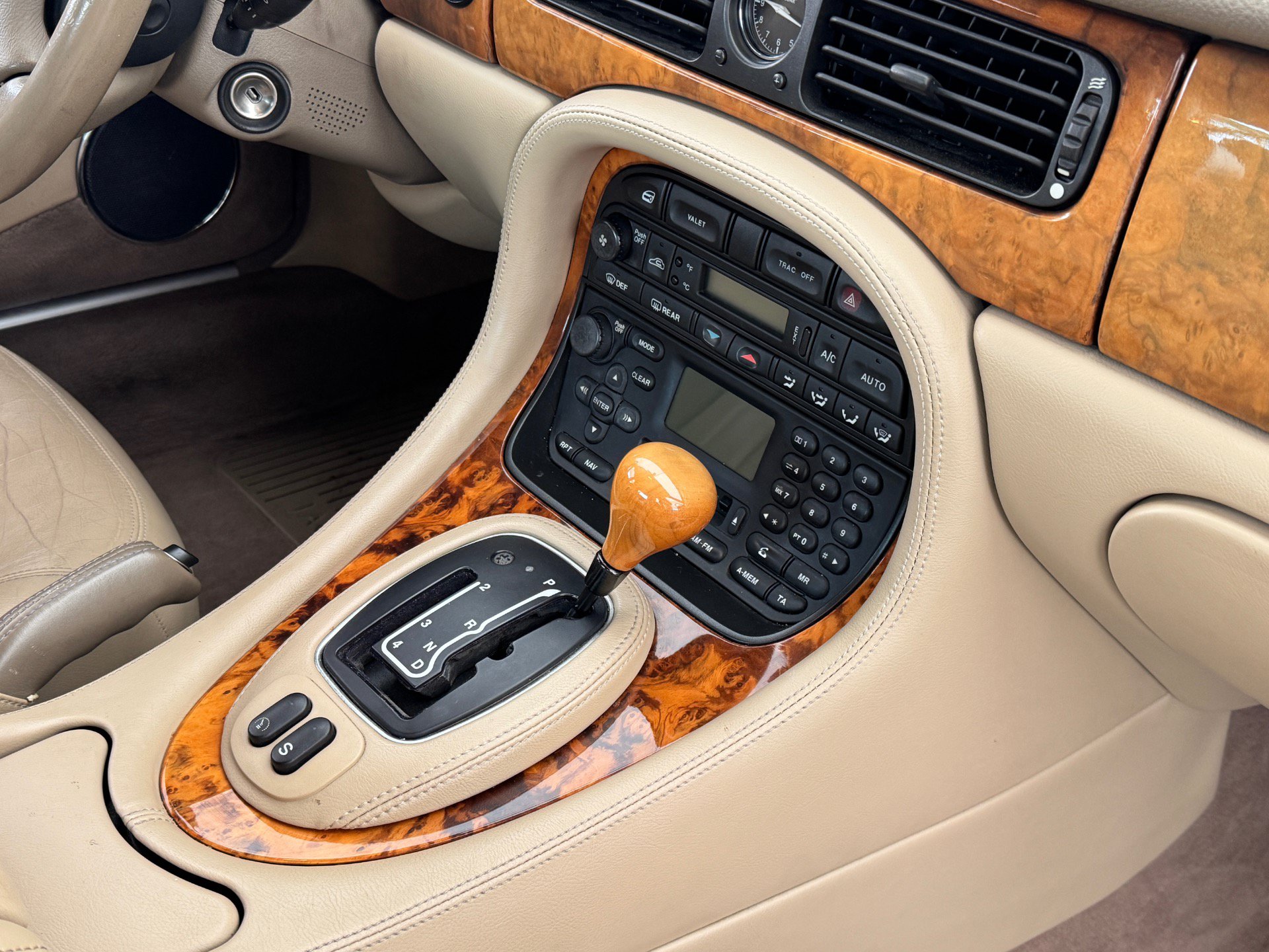 Used 2001 Jaguar XJ8 RWD image 37