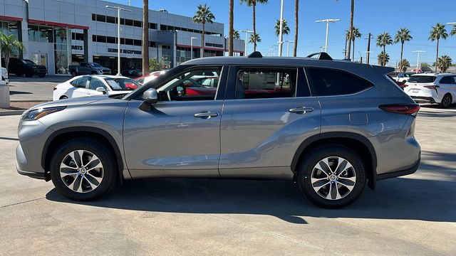 New 2026 Toyota Highlander XLE image 3