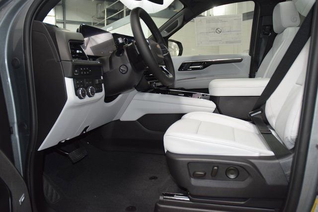 New 2026 Chevrolet Suburban Premier w/ Sun And Tow Package AWD/4WD image 40