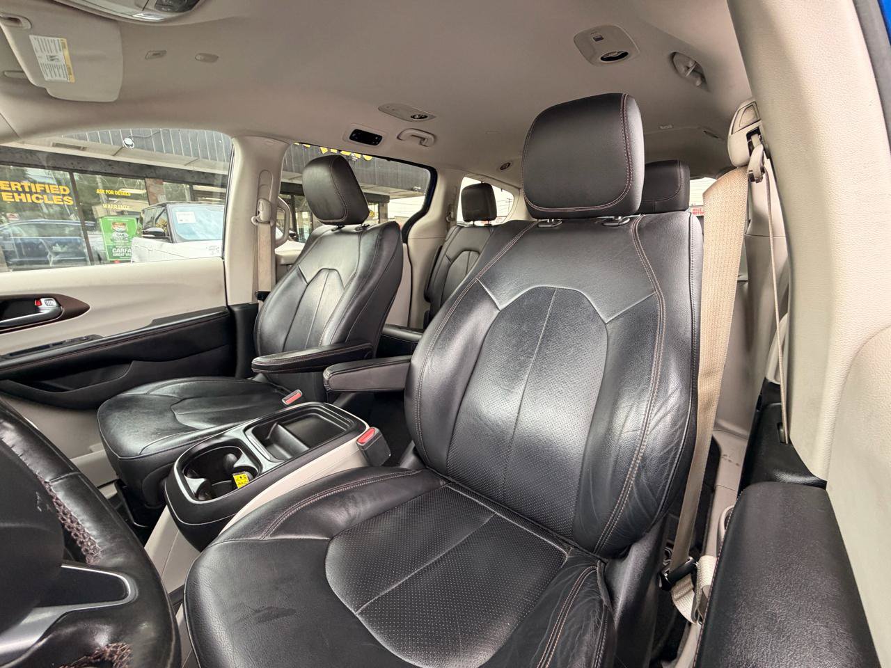 Used 2019 Chrysler Pacifica Touring-L FWD image 14