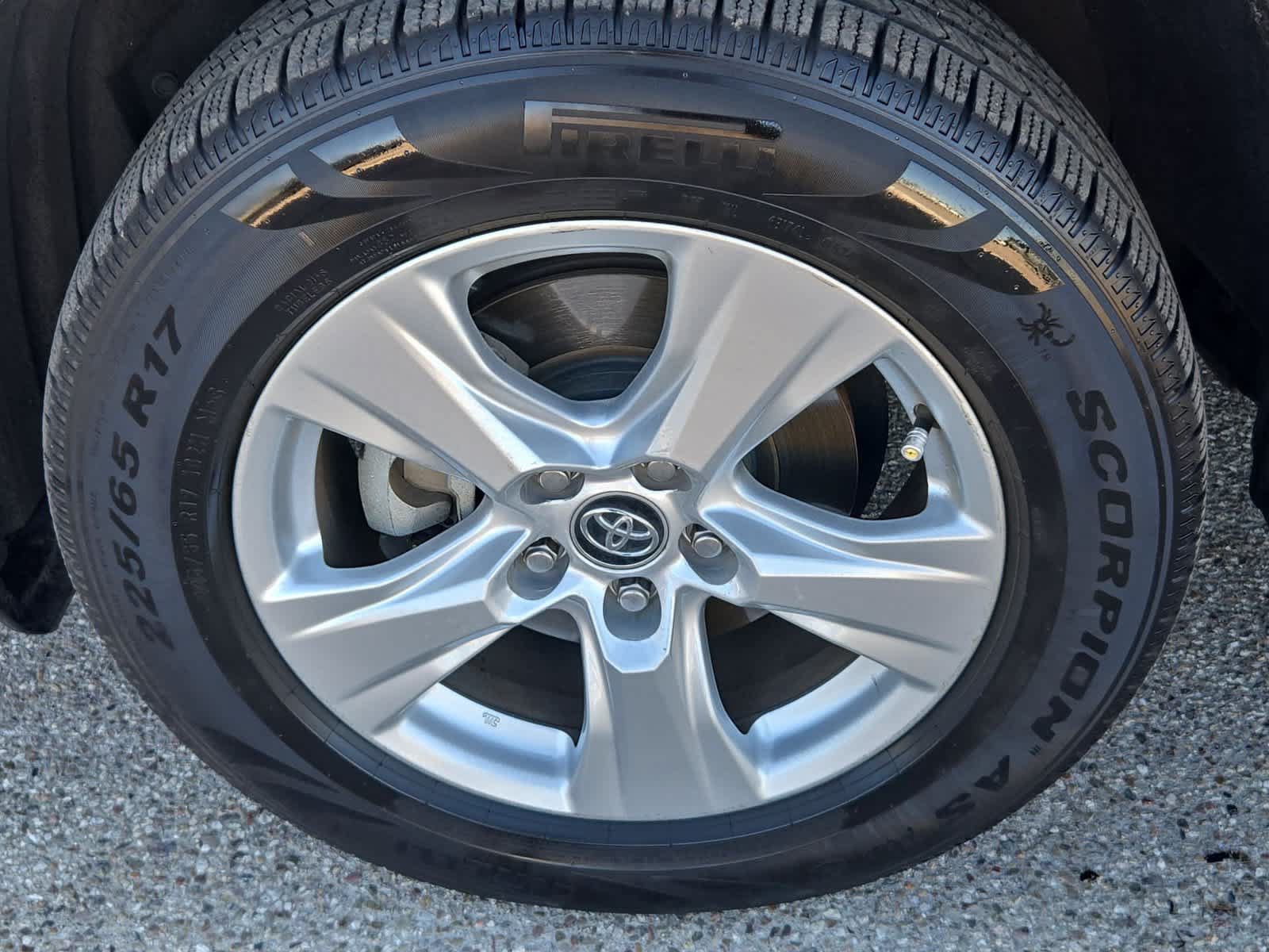 Used 2020 Toyota RAV4 XLE w/ Convenience Package FWD image 14