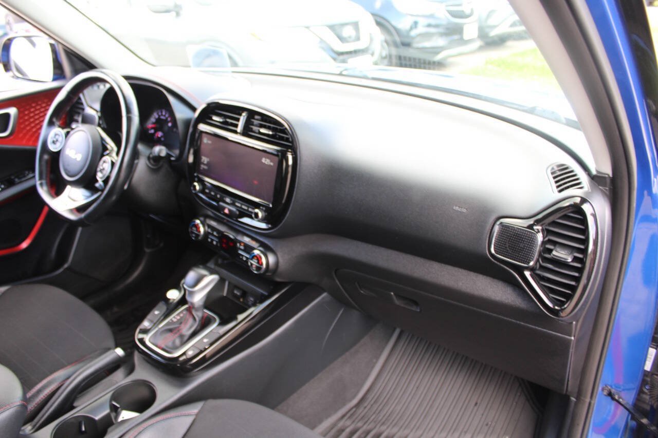 Used 2022 Kia Soul Turbo FWD image 13