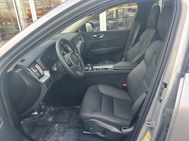 Certified 2025 Volvo XC60 B5 Plus AWD/4WD image 17