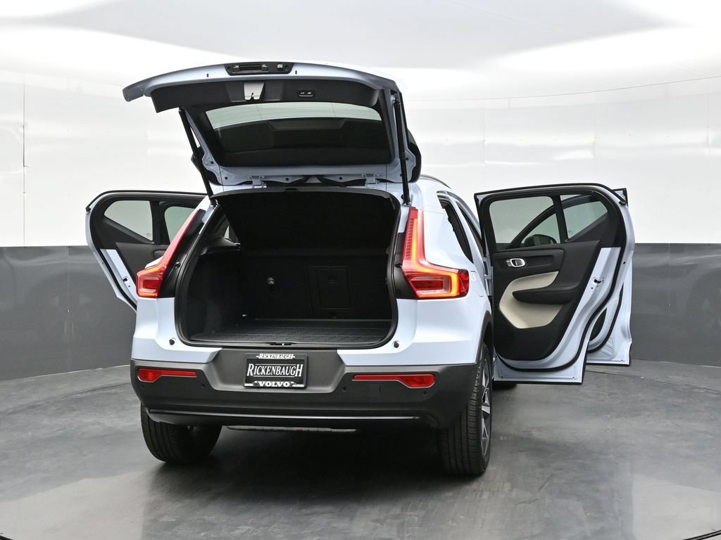 New 2026 Volvo XC40 B5 Plus w/ Protection Package Premier AWD/4WD image 43