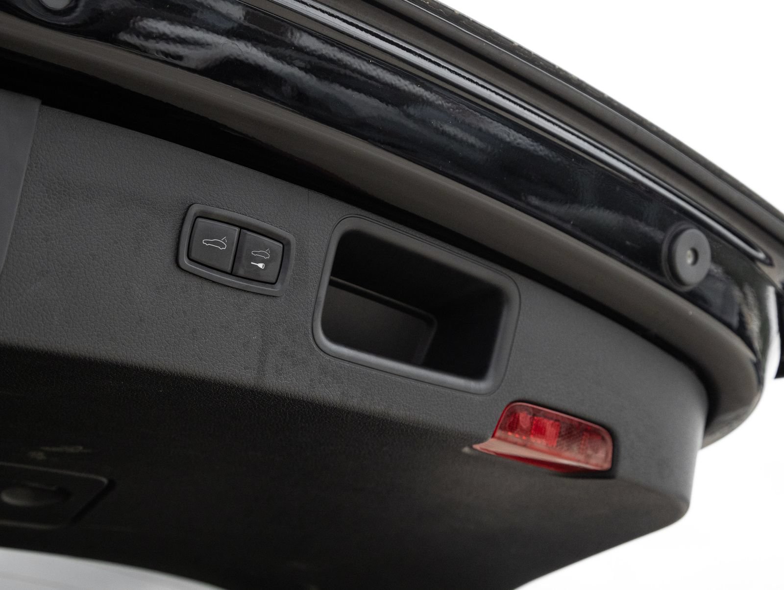 Certified 2023 Porsche Macan S AWD/4WD image 30