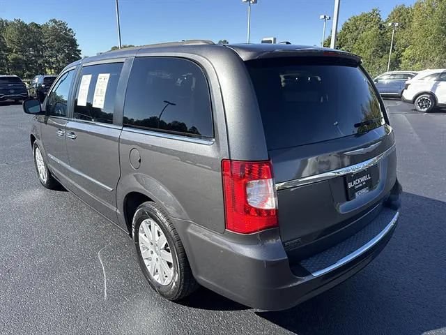 Used 2016 Chrysler Town & Country Touring w/ Driver Convenience Group FWD image 4