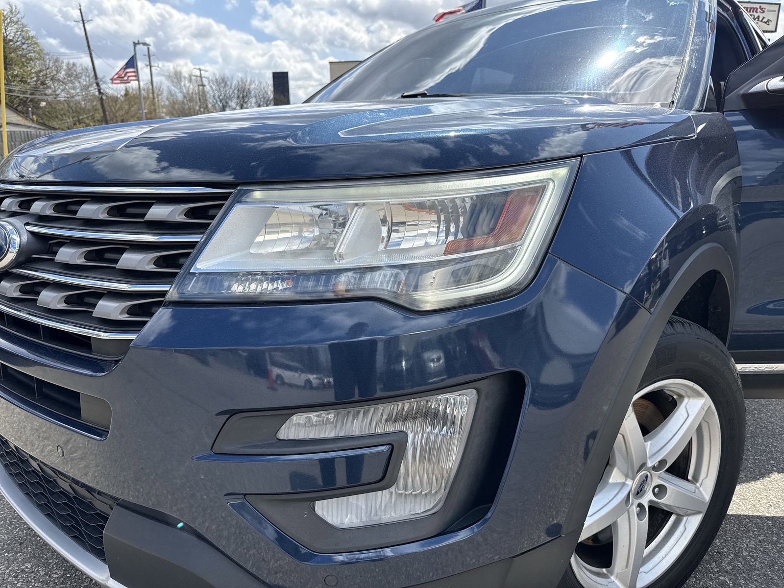 Used 2017 Ford Explorer XLT w/ Equipment Group 202A image 15