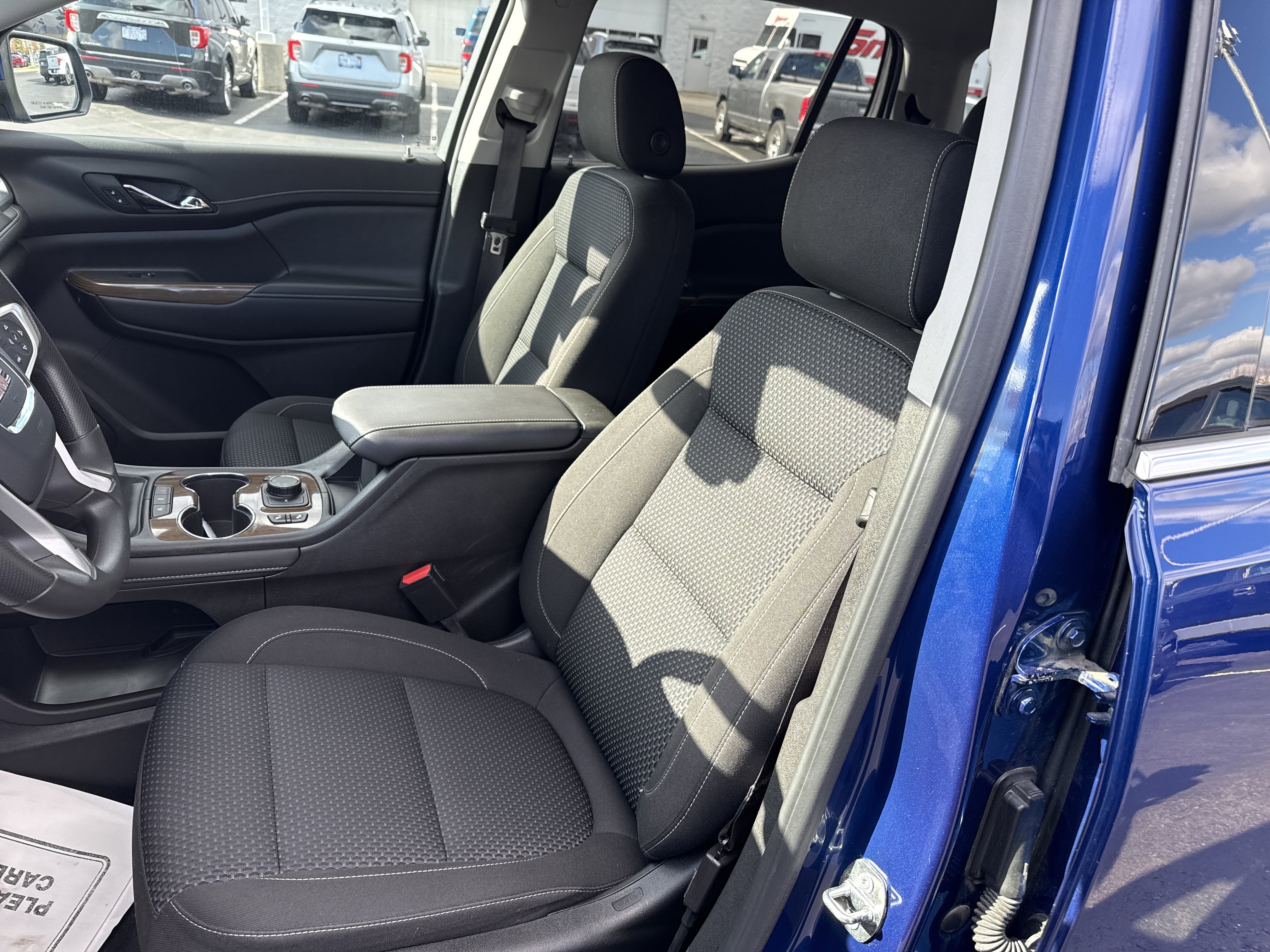 Used 2023 GMC Acadia SLE w/ Driver Convenience Package image 19