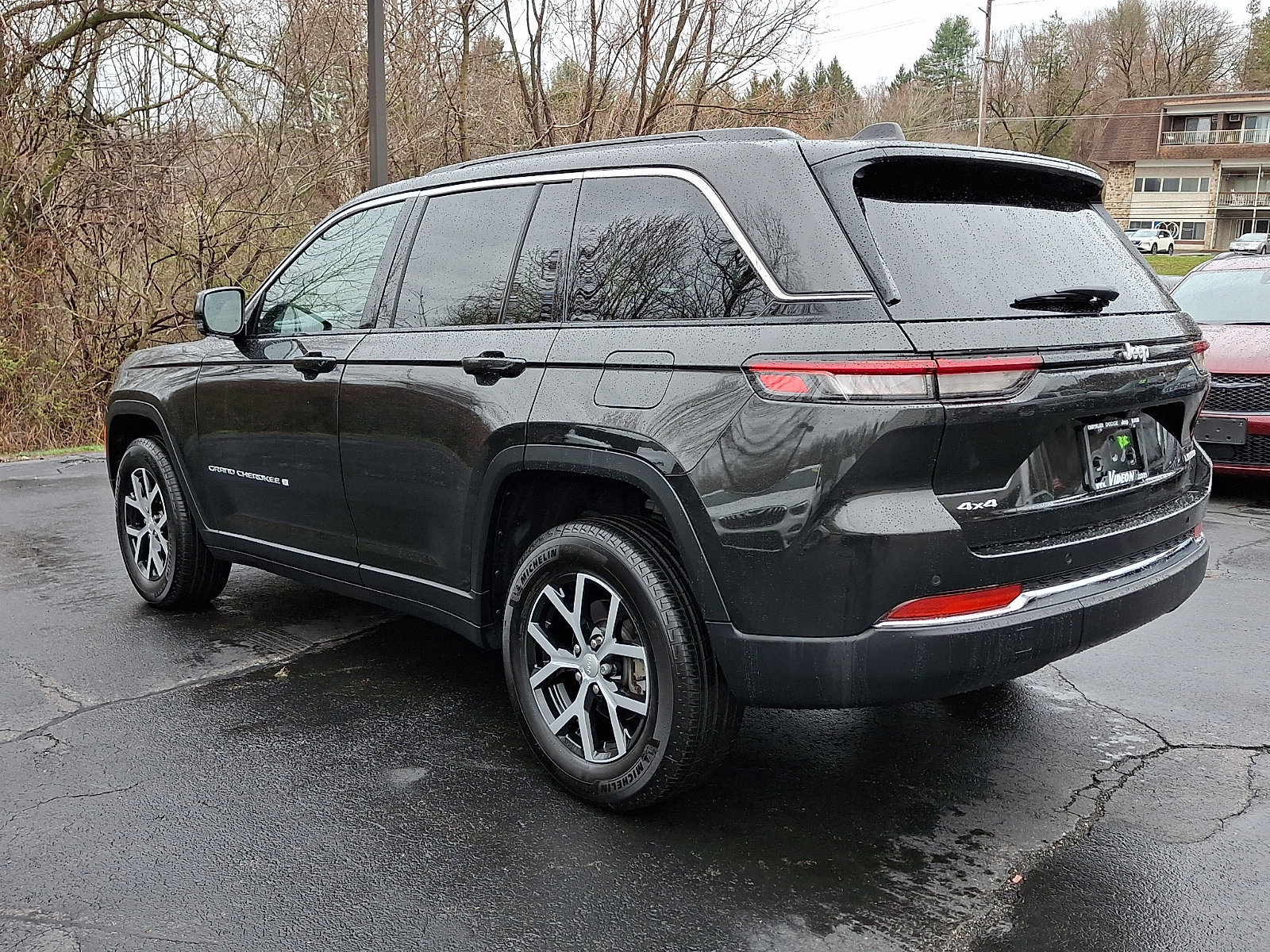 Used 2025 Jeep Grand Cherokee Limited image 4