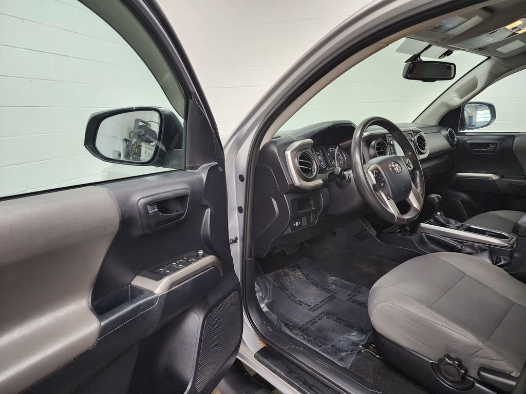 Used 2017 Toyota Tacoma SR5 w/ Tow Package AWD/4WD image 11