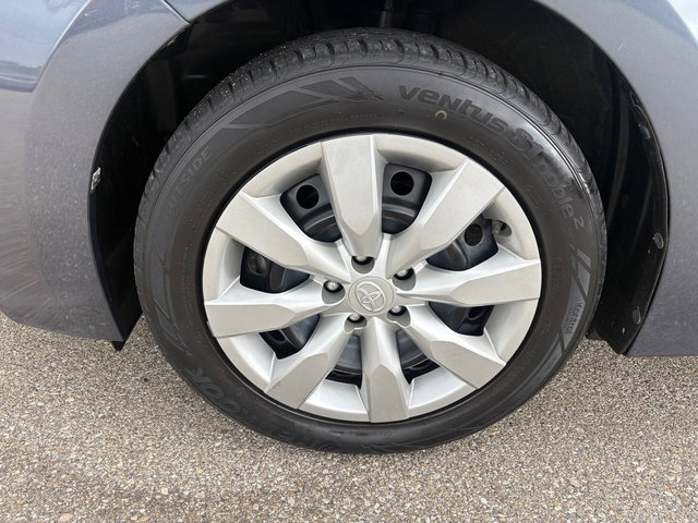 Used 2016 Toyota Corolla LE FWD image 32