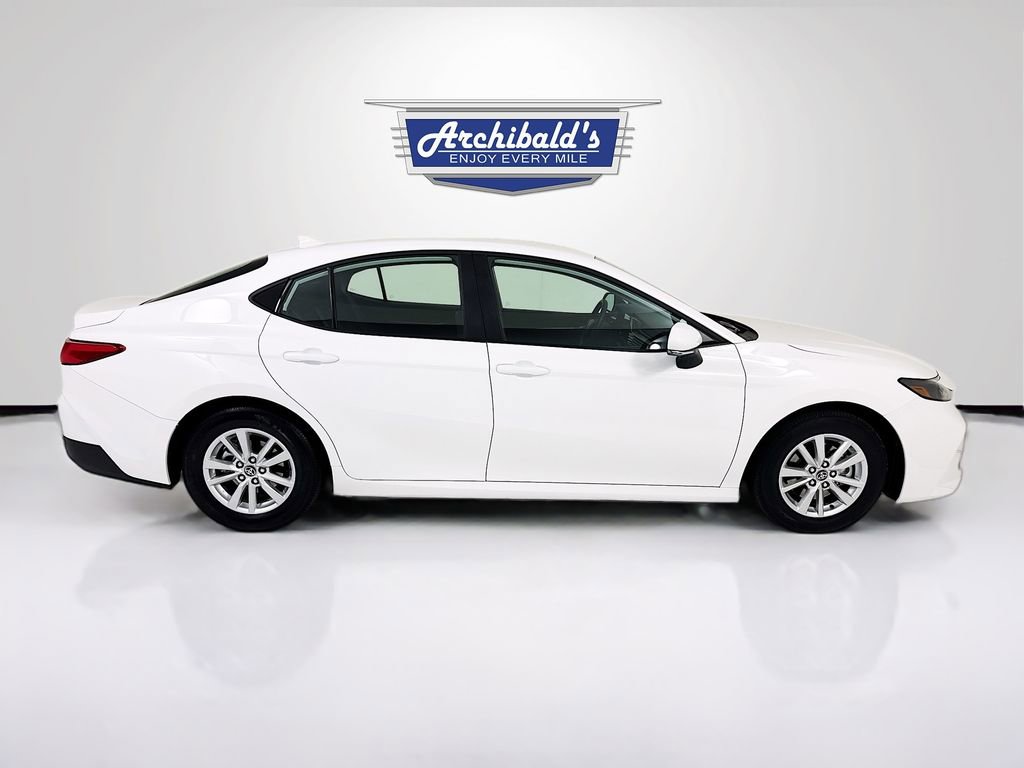 Used 2025 Toyota Camry LE image 9