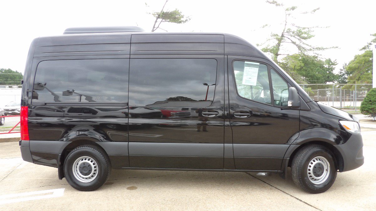 Used 2025 Mercedes-Benz Sprinter 2500 image 2
