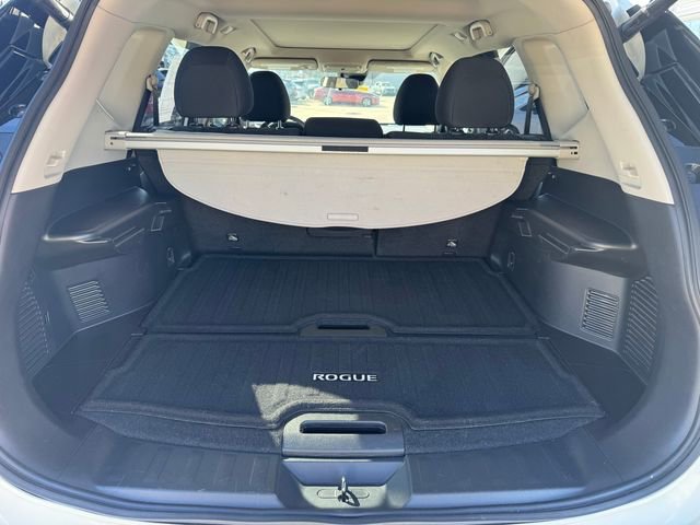 Used 2020 Nissan Rogue SV w/ Sun & Sound Touring Package image 6