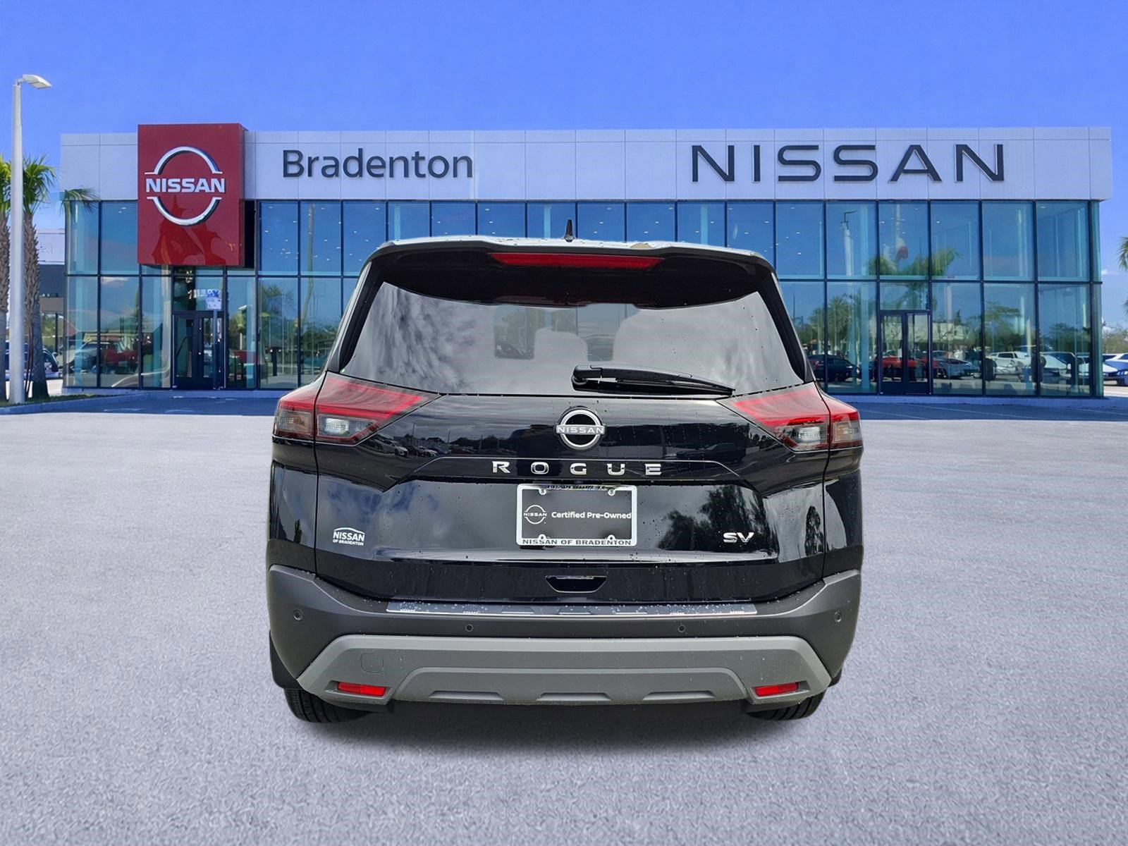Used 2023 Nissan Rogue SV image 6