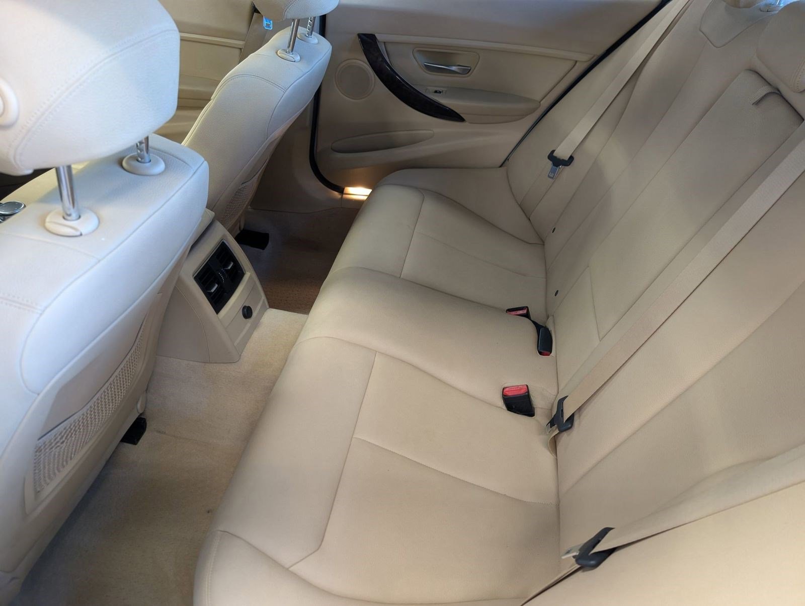 Used 2016 BMW 320i Sedan image 28