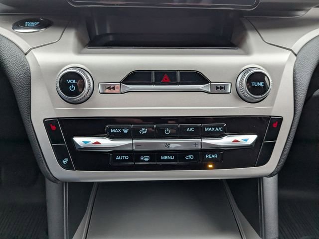 Used 2022 Ford Explorer XLT w/ Equipment Group 202A video 3