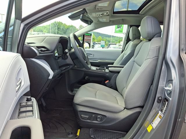 Used 2026 Toyota Sienna XLE AWD/4WD image 13