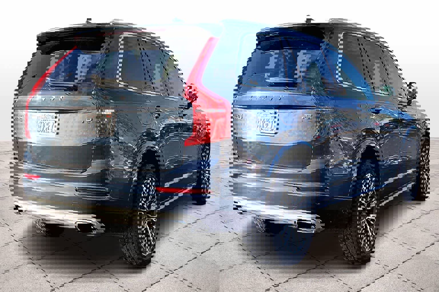 Used 2021 Volvo XC90 T5 Momentum w/ Protection Package Premier image 14