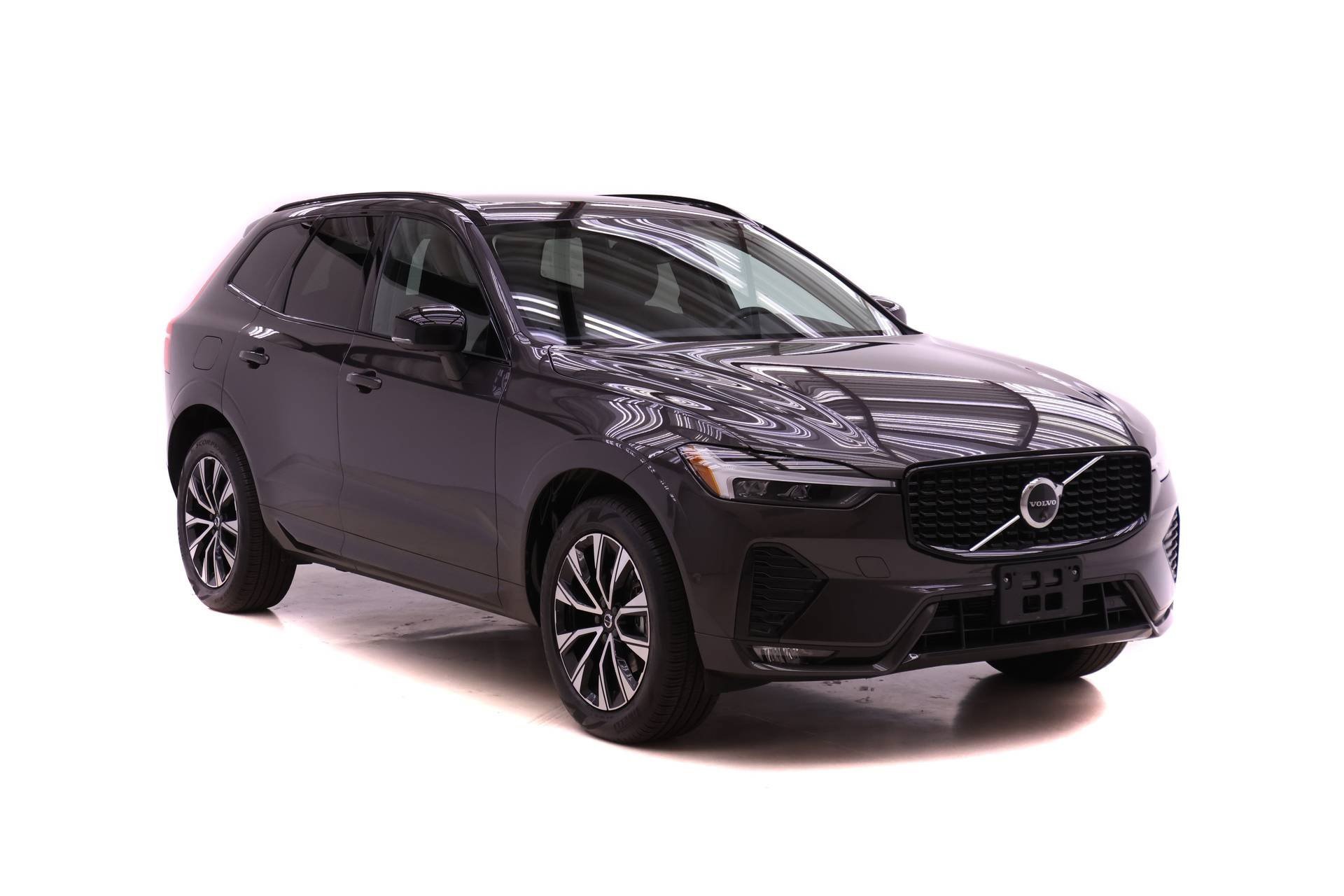 Certified 2024 Volvo XC60 B5 Plus image 2