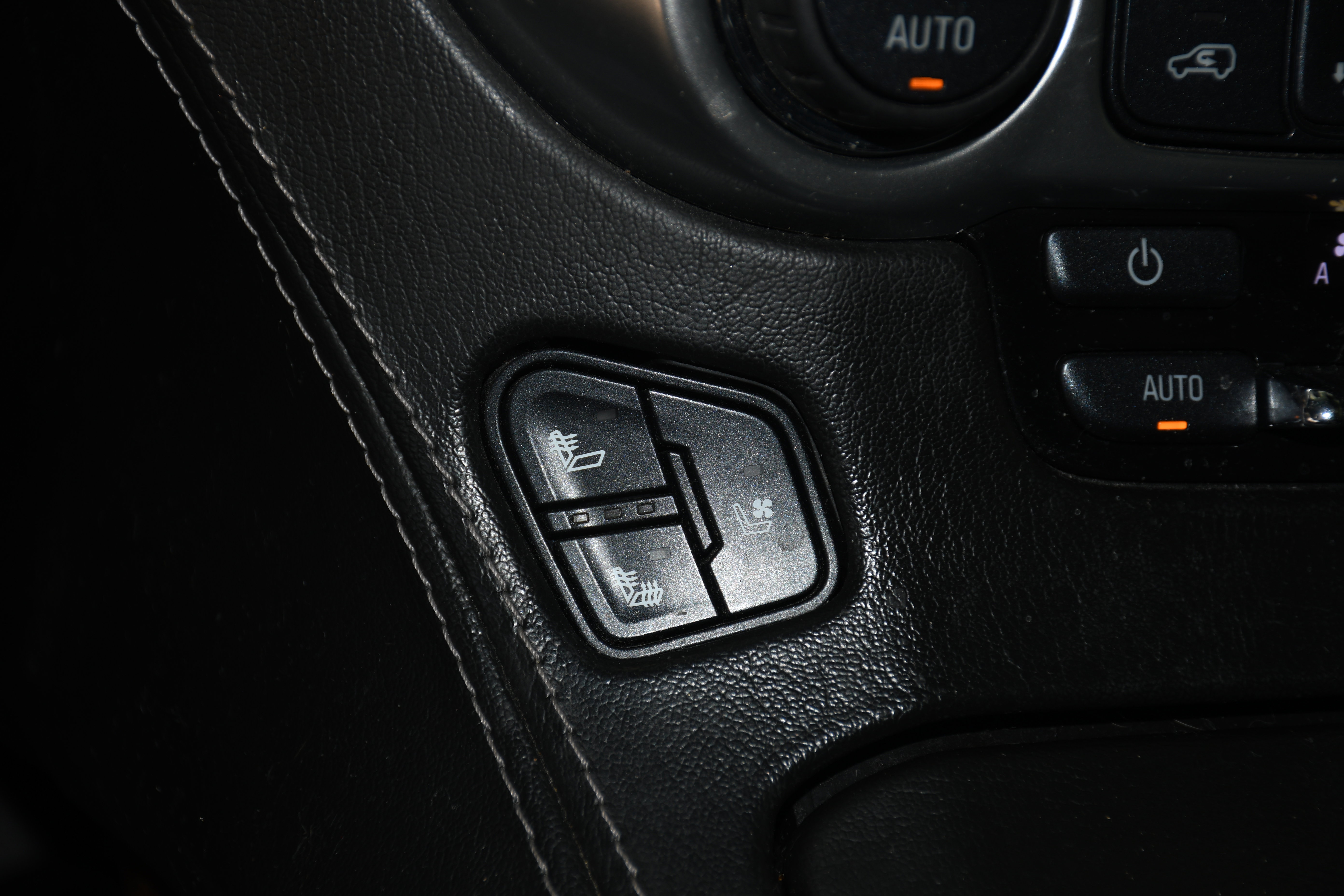 Used 2017 Chevrolet Suburban Premier image 16