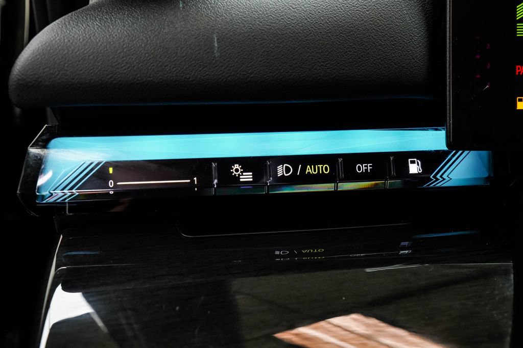 Used 2026 BMW 550e xDrive image 43