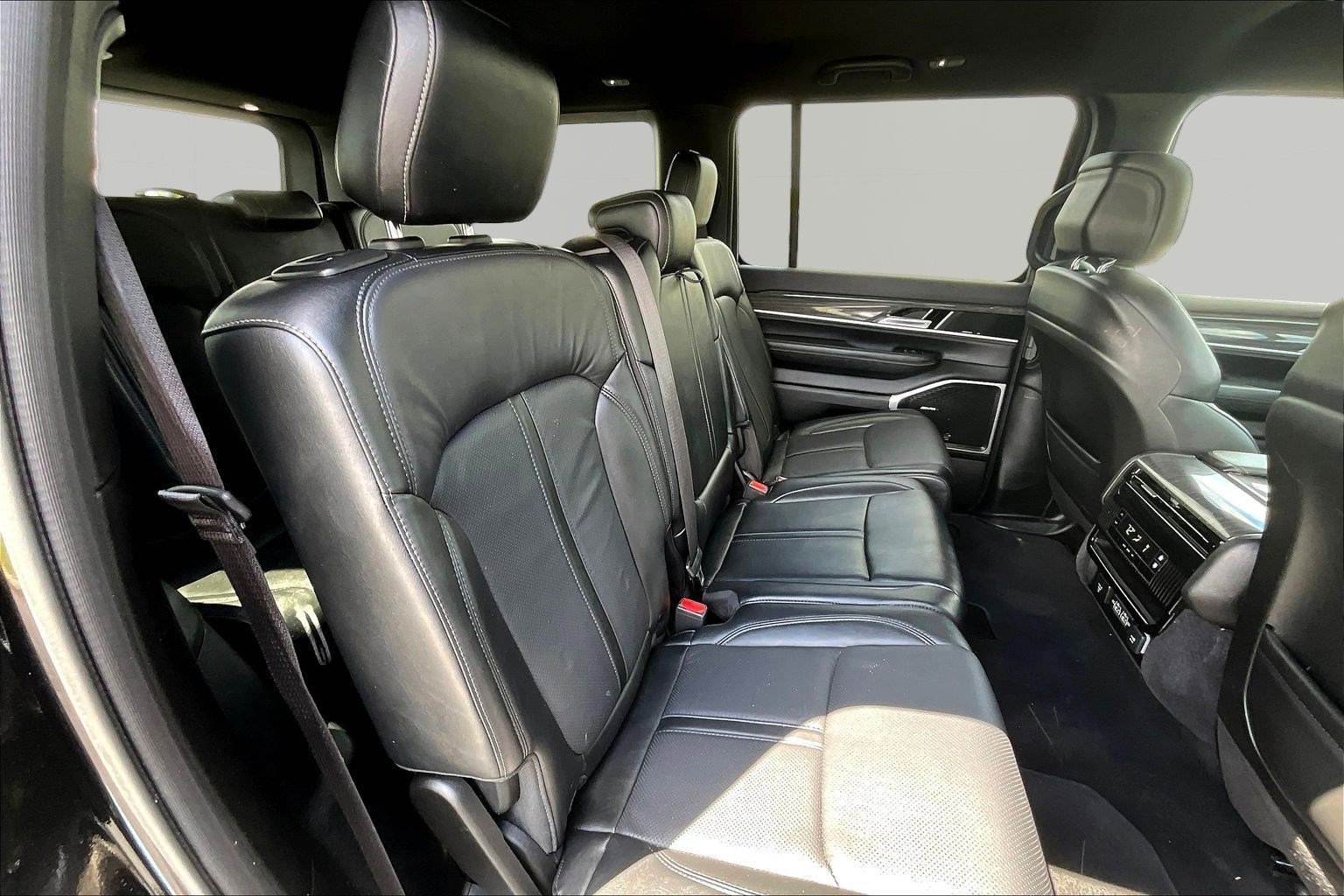 Used 2022 Jeep Wagoneer Series II AWD/4WD image 24