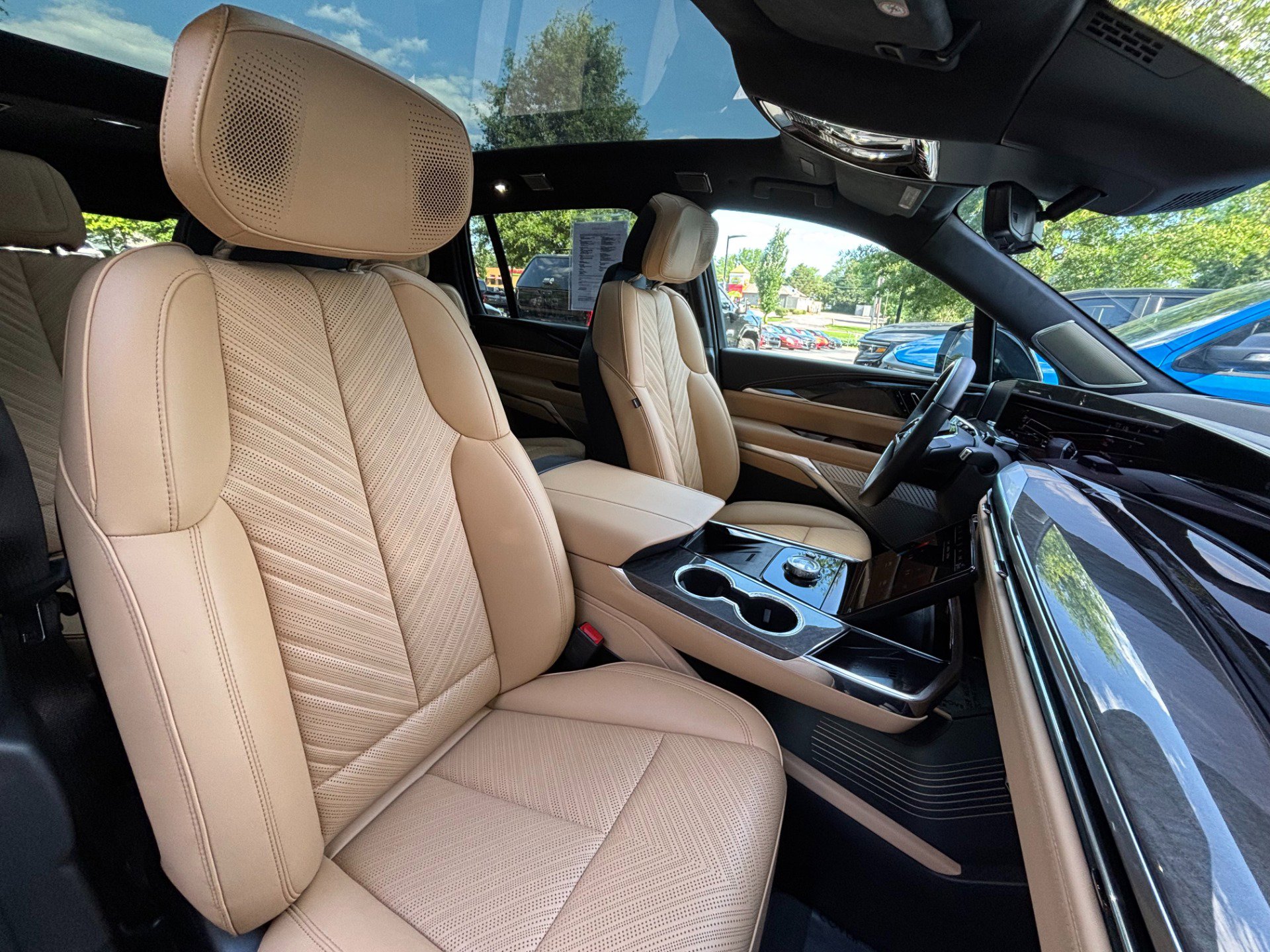 Used 2026 Cadillac Escalade IQ Luxury 2 AWD/4WD image 40