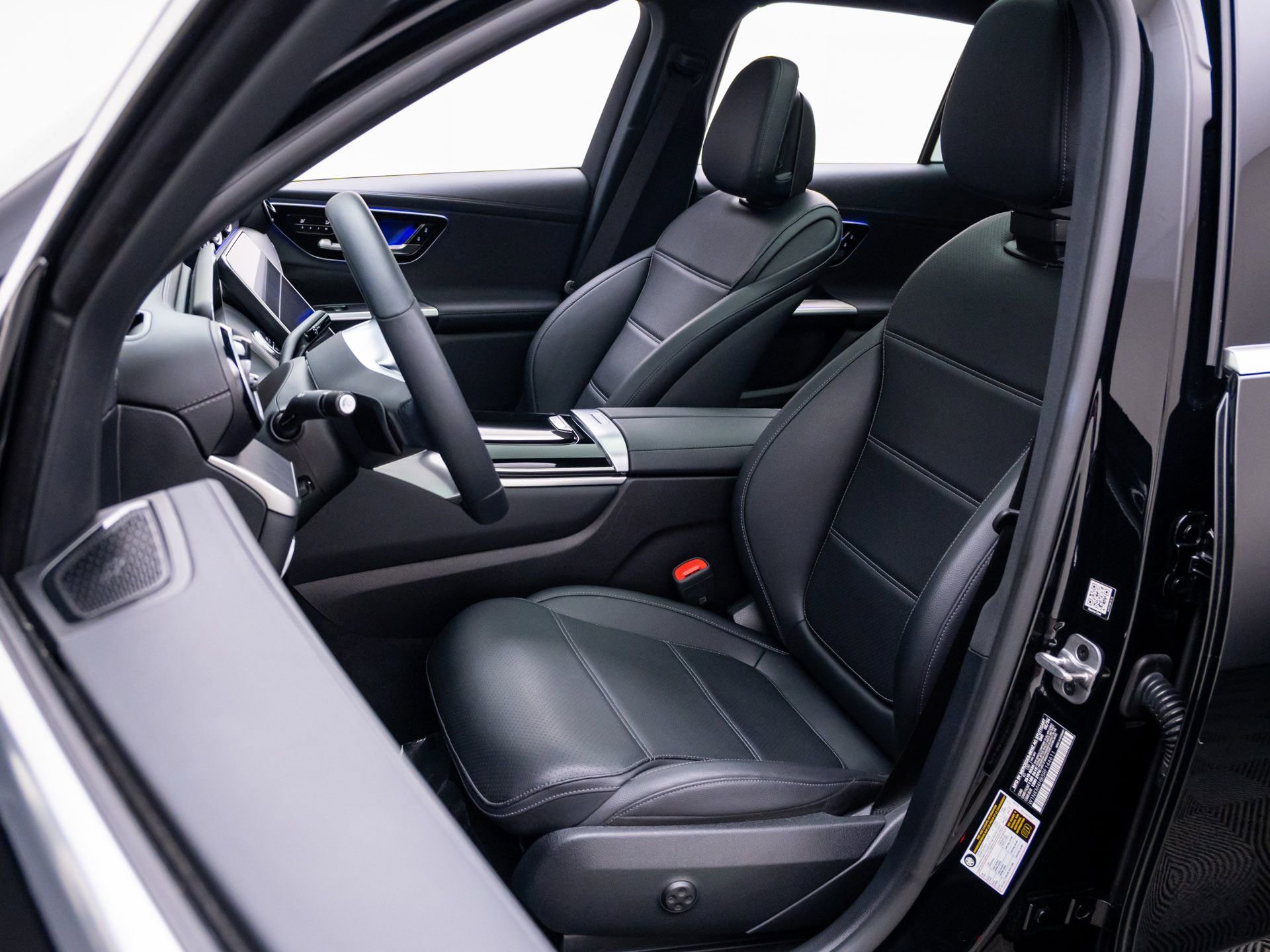 Used 2024 Mercedes-Benz GLC 300 4MATIC image 17