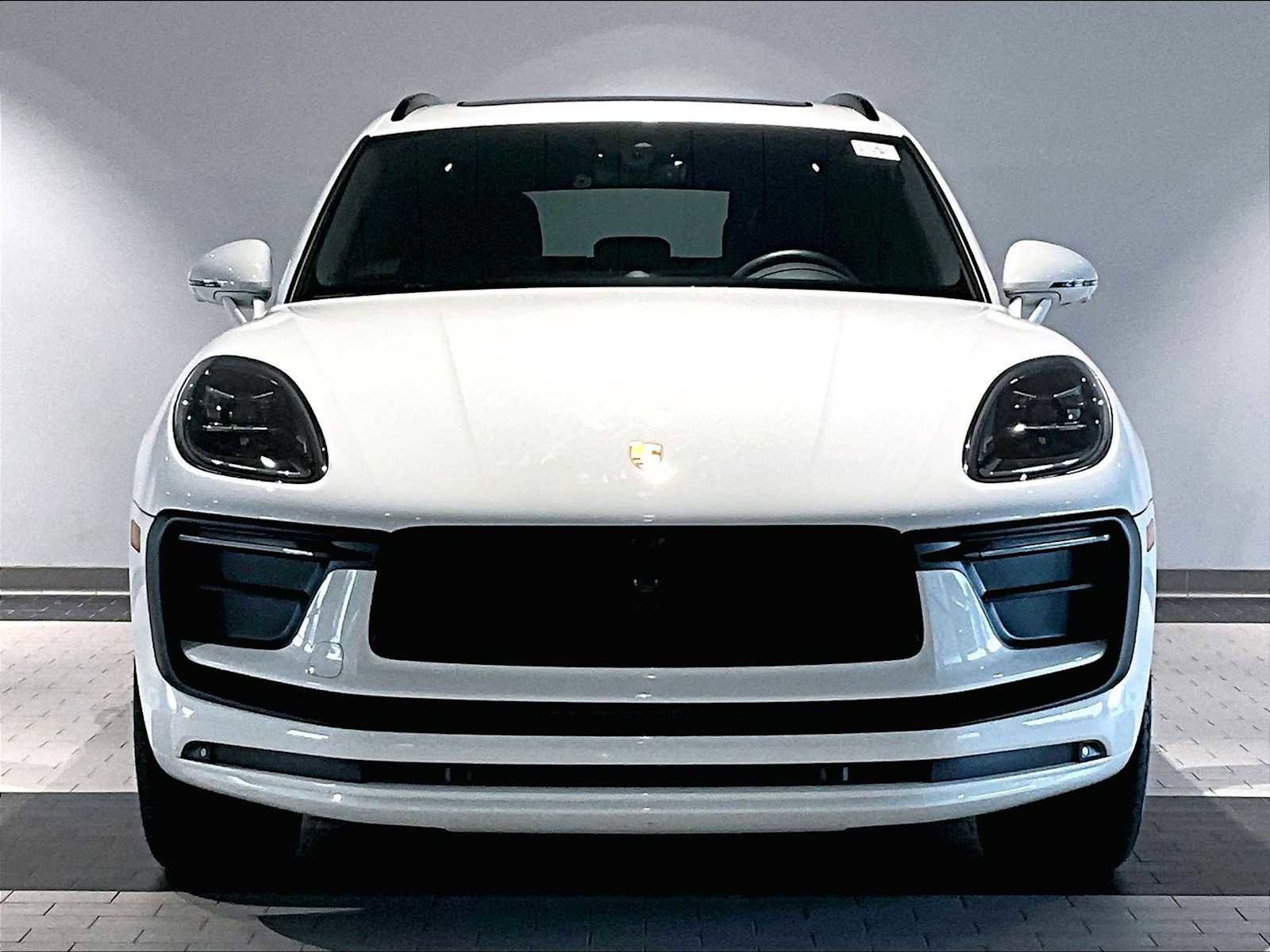 Used 2025 Porsche Macan image 13
